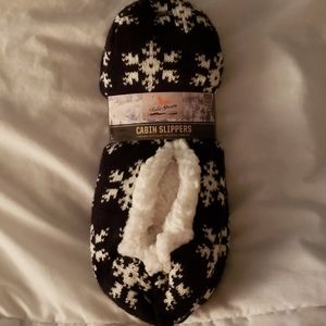 NWT BLACK & WHITE CABIN SLIPPERS